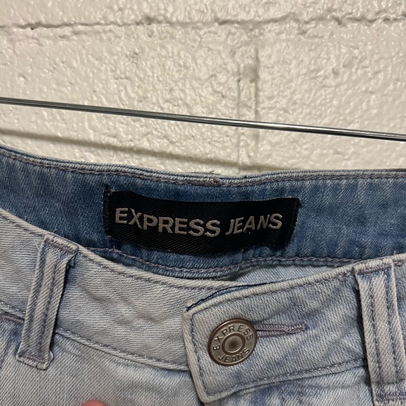 Express Distressed Short - Picture 3 of 6